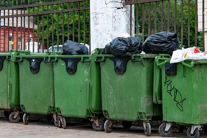 picture: В России запретят выкидывать одежду в мусорные баки