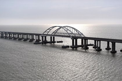 Picture: Движение по Крымскому мосту перекрыли