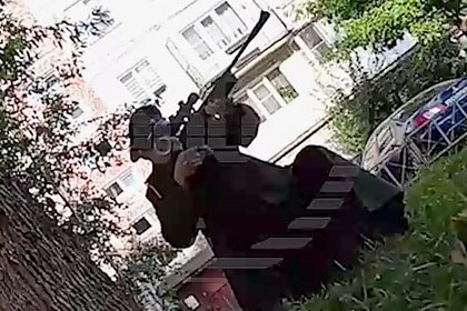 Picture: Раскрыты детали о бродившем в российском городе вооруженном мужчине