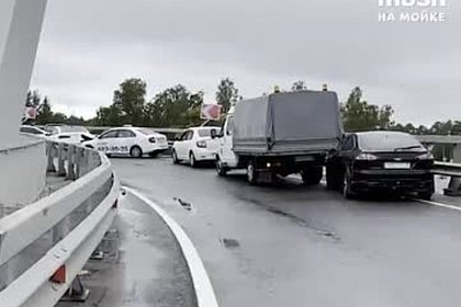 Picture: В Петербурге один за другим столкнулись десять автомобилей и попали на видео