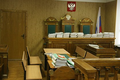 Picture: Россиянка решила защитить задержанного мужа и попала под статью