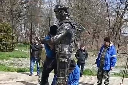 Picture: В России снесли памятник бойцам СВО