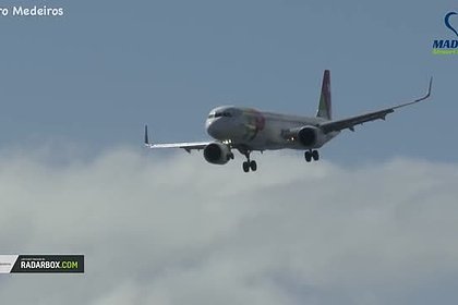 Picture: Резкая посадка самолета в одном из самых опасных аэропортов мира попала на видео