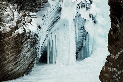 Picture: Появились подробности о найденном в снежной пещере россиянине