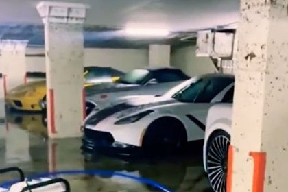 Picture: Затопленные в Дубае суперкары попали на видео