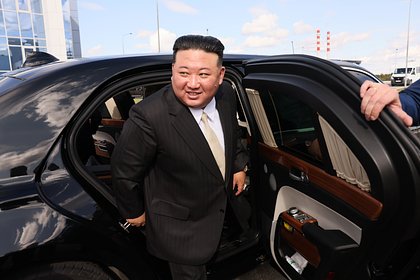 Picture: Ким Чен Ына заметили на подаренном Путиным автомобиле