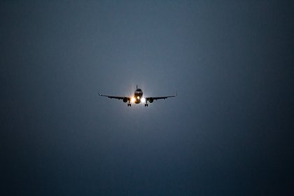 Picture: Летевший в Оренбург самолет резко сменил курс и экстренно сел в другом месте