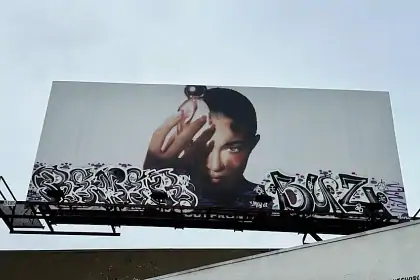 Picture: Билборд с рекламой косметики Кайли Дженнер подвергся вандализму