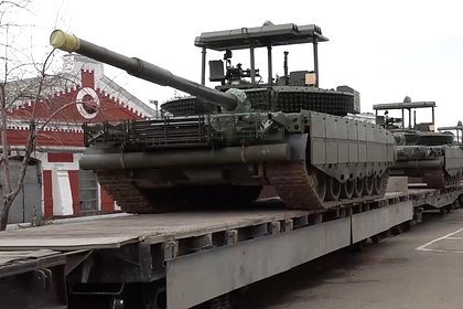 Picture: Т-80БВМ начали получать «Накидку» и защитный козырек на конвейере