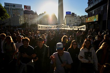 Picture: Сотни тысяч аргентинцев вышли на протест к президентскому дворцу