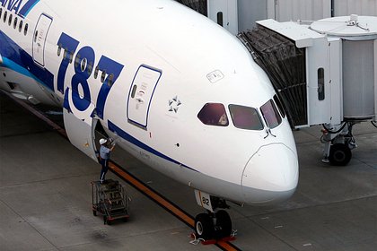 Picture: Утечка масла произошла при посадке Boeing с двумя сотнями пассажиров на борту