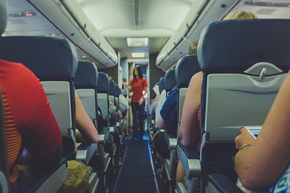 Picture: Пассажирка самолета обвинила стюардессу в расизме из-за запрета ходить в туалет