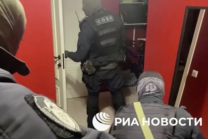 Picture: Задержание ФСБ заложивших муляжи бомб под двумя мостами мужчин попало на видео