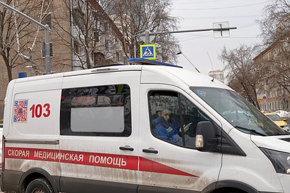 Picture: Российская первоклассница упала с незакрепленной сцены и получила переломы