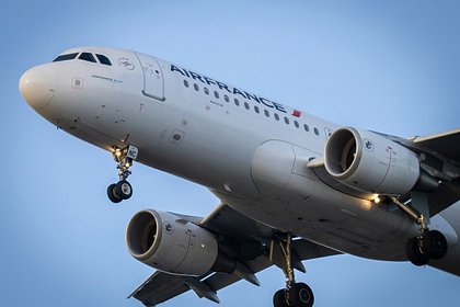 Picture: Пассажирский Boeing совершил вынужденную посадку в Баку из-за дыма на борту