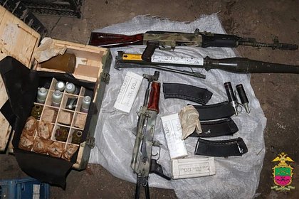 Picture: Схрон с оружием и боеприпасами нашли на чердаке дома в Запорожской области