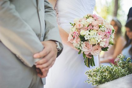 Picture: Невеста показала дресс-код для гостей на свадьбе и вызвала споры в сети
