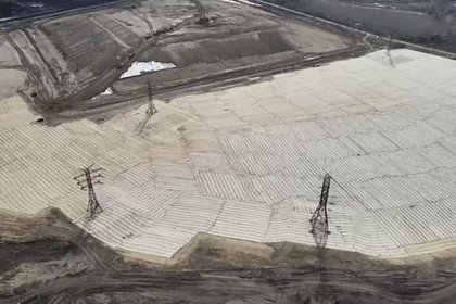Picture: Российскую свалку накрыли гигантским «покрывалом»