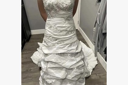 Picture: Пользователи сети назвали платье невесты сшитыми мешками для мусора