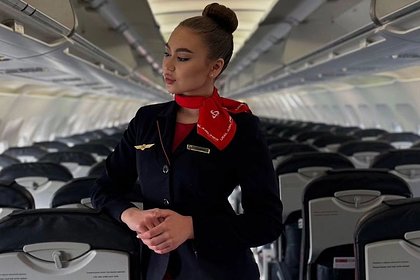 Picture: Российская стюардесса сделала фото в самолете и взбудоражила иностранцев