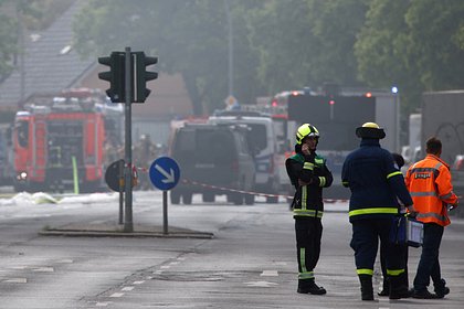 Picture: Пожар на оборонном заводе в Берлине продлится всю субботу