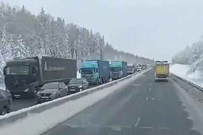 Picture: Машины застряли в 30-километровой пробке на трассе Пермь — Екатеринбург