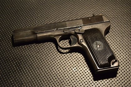 Picture: Россиянин взял на мушку пистолета посетителей бара Петербурга и грозил расправой