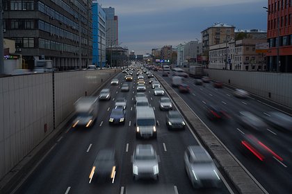 Picture: Россияне бросились занимать на автомобили
