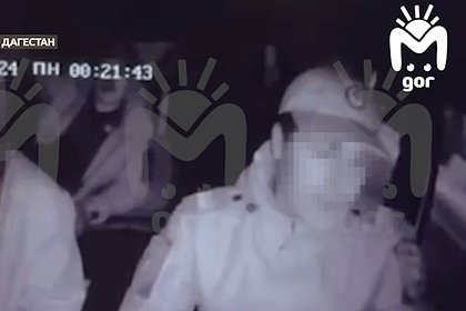 Picture: Нападение подростка с ножом на полицейского в российском регионе попало на видео