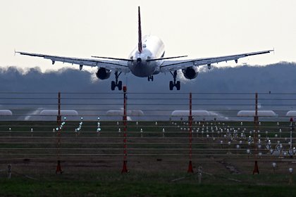 Picture: У десятков пассажиров рейса в Европу во время полета внезапно началась рвота