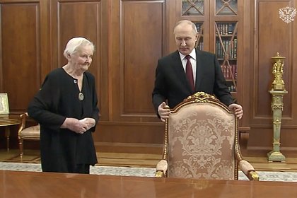 Picture: Встречу Путина с его 91-летней школьной учительницей сняли на видео