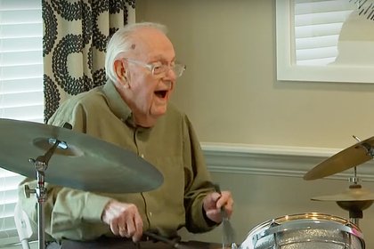 Picture: 100-летний барабанщик раскрыл секрет долголетия