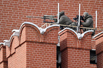 Picture: Раскрыто оружие снайперов из охраны Путина на параде Победы
