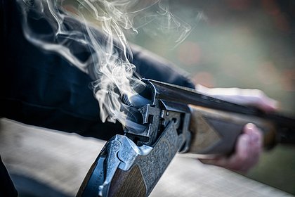 Picture: Мужчина открыл стрельбу из охотничьего ружья с балкона в российском городе