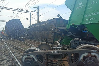 Picture: 18 пассажирских поездов задержали из-за схода вагонов в российском регионе