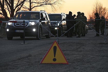 Picture: Украинские пограничники допустили присутствие военкомов на пунктах пропуска