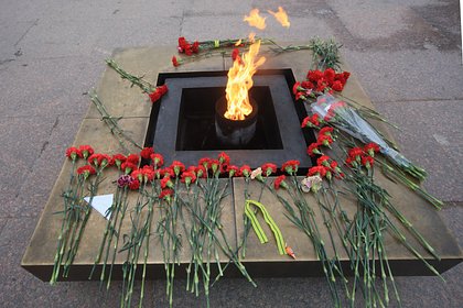 Picture: Четверых мужчин заподозрили в осквернении Вечного огня в российском регионе