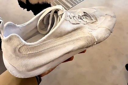 Picture: Поношенные кроссовки Balenciaga и Puma высмеяли в сети фразой «собачники в тренде»