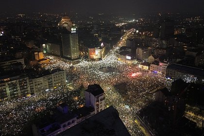 Picture: Почти миллион протестующих вышли на улицы в Сербии