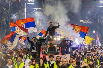 Picture: На митинге в Белграде заблокировали крупнейшую транспортную развязку