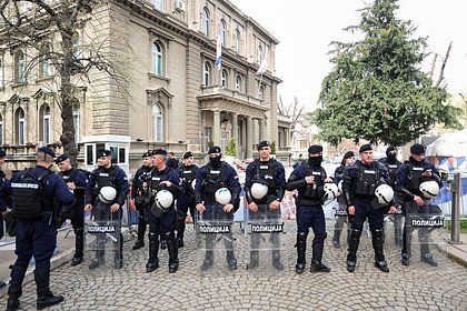 Picture: На зданиях возле администрации президента Сербии появились снайперы