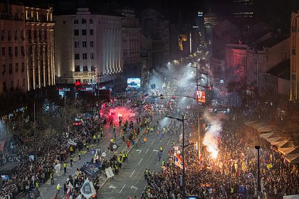 Picture: К митингующим в Сербии присоединились байкеры и фермеры