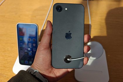 Picture: Самый дешевый iPhone начал ломаться