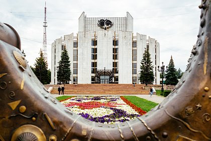 Picture: Потолок в российском театре рухнул после ремонта за миллиарды рублей