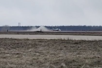 Picture: Первую успешную посадку российского истребителя Су-34 «на брюхо» сняли на видео