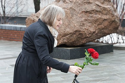 Picture: Захарова жестко раскритиковала визит посла Канады на Пискаревское кладбище