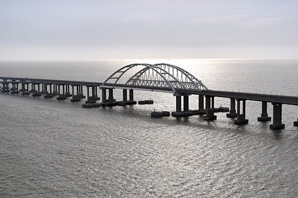 Picture: Движение по Крымскому мосту временно перекрыли