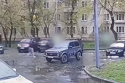 picture: Нападение подростка на мужчину ради 3,8 миллиона рублей в Москве попало на видео