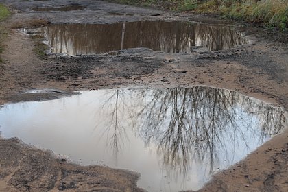 picture: В российском городе ребенок увяз в луже и едва не утонул