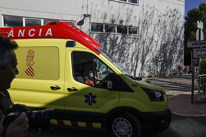 picture: Мужчина напал на женщину и ребенка на пляже Европы и попытался расстаться с жизнью